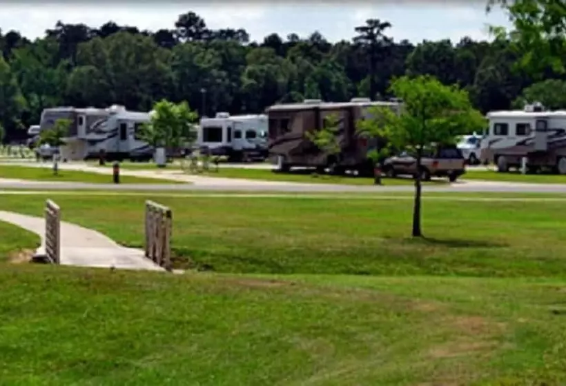 فندق Red Shoes Rv Park