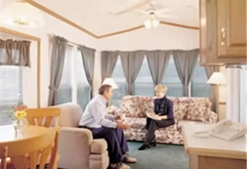 فندق Red Shoes Rv Park