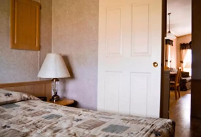 فندق Red Shoes Rv Park