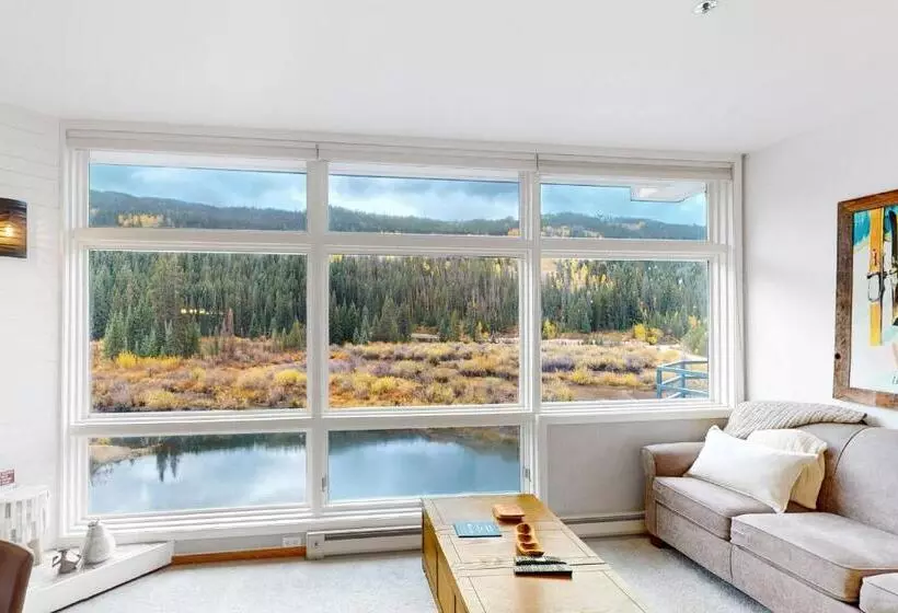 ホテル River Bank Lodge