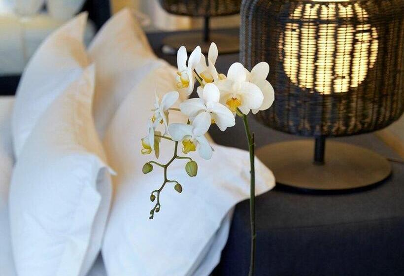 ホテル Cross Paasha Bali Seminyak