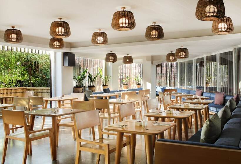 ホテル Cross Paasha Bali Seminyak