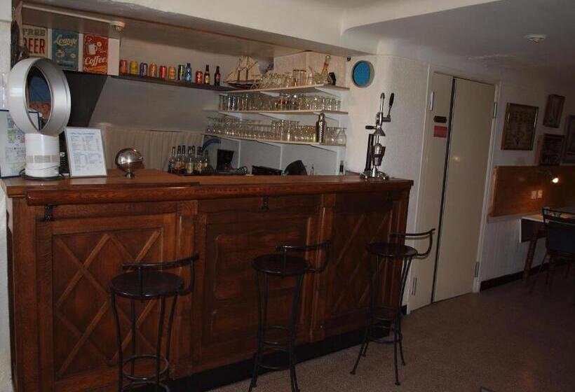 Hôtel Restaurant   Villa Les Sirènes