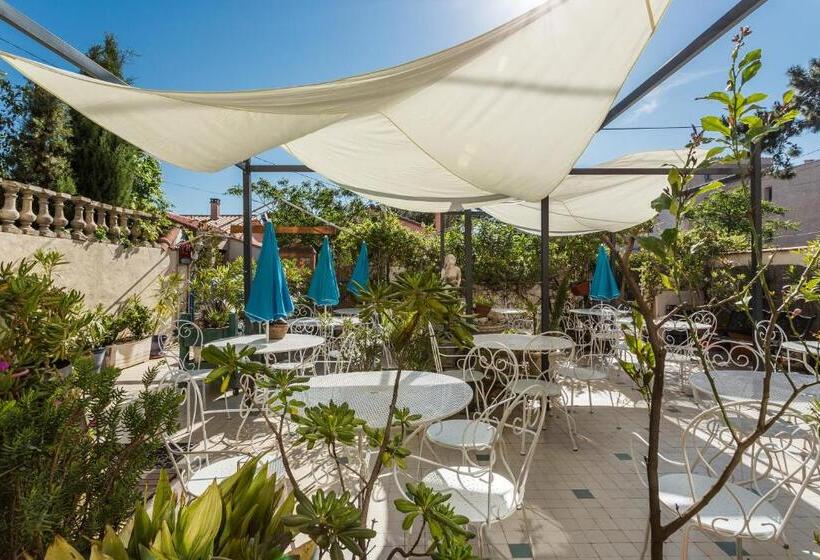 Hôtel Restaurant   Villa Les Sirènes