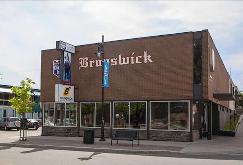 汽车旅馆  Brunswick Parry Sound