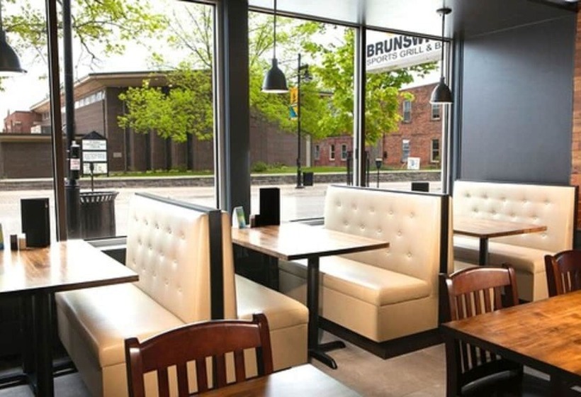 汽车旅馆  Brunswick Parry Sound