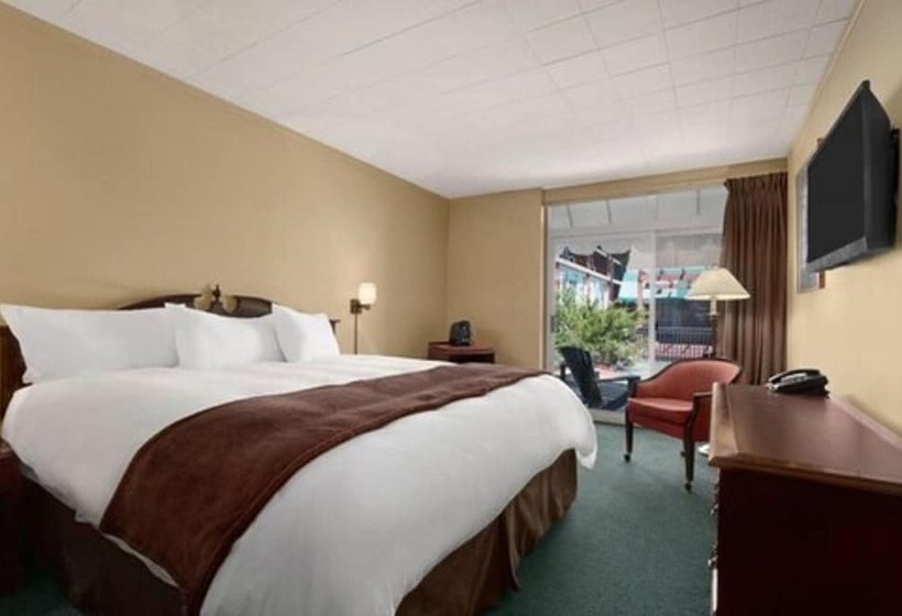 汽车旅馆  Brunswick Parry Sound