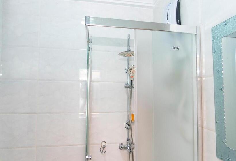 בית מלון כפרי La Viv Royal