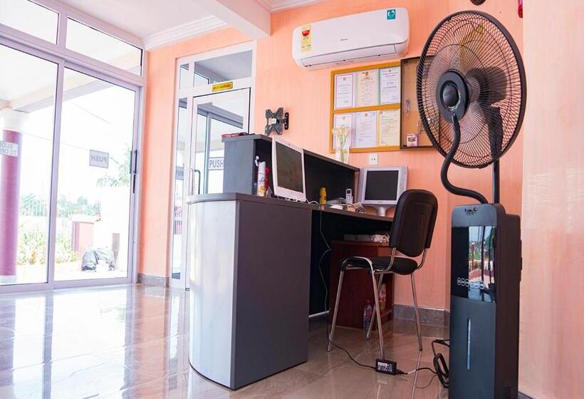 בית מלון כפרי La Viv Royal