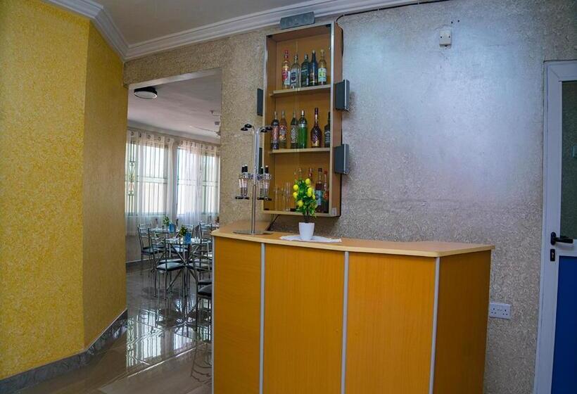 בית מלון כפרי La Viv Royal