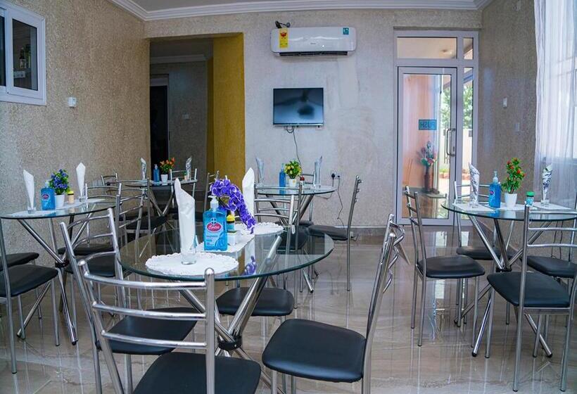 בית מלון כפרי La Viv Royal