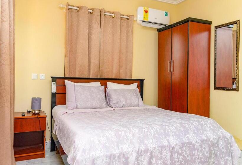 בית מלון כפרי La Viv Royal