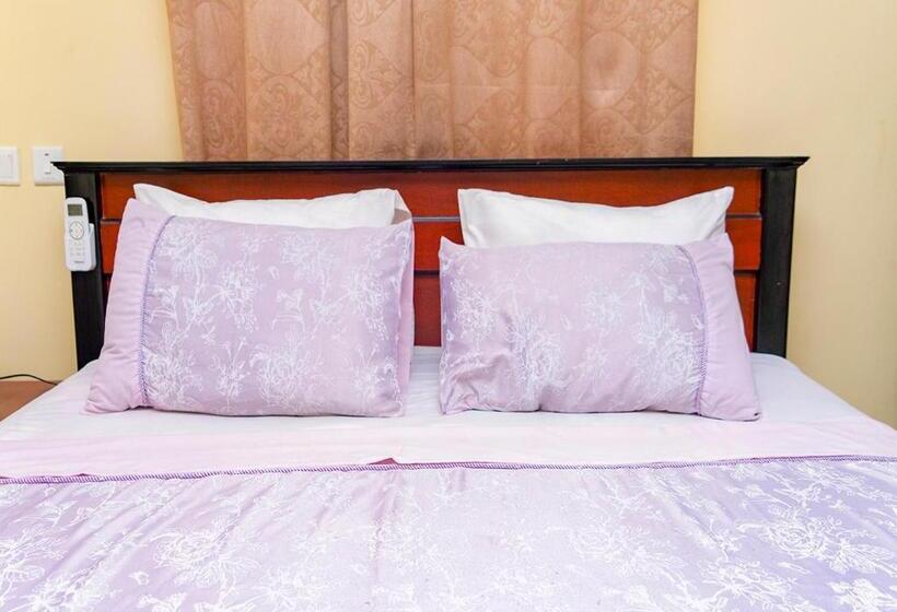 בית מלון כפרי La Viv Royal