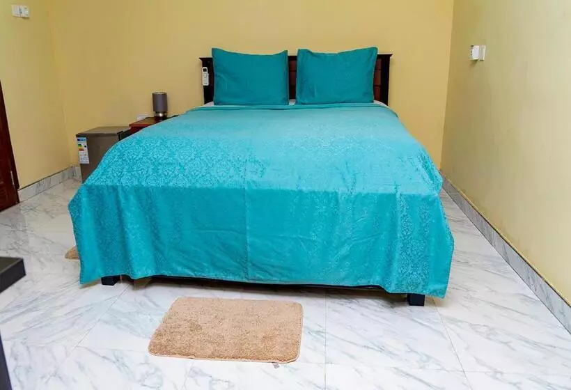 Hotelli La Viv Royal