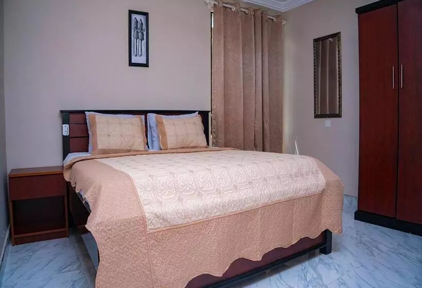 Hotelli La Viv Royal