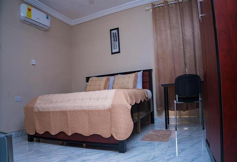 בית מלון כפרי La Viv Royal