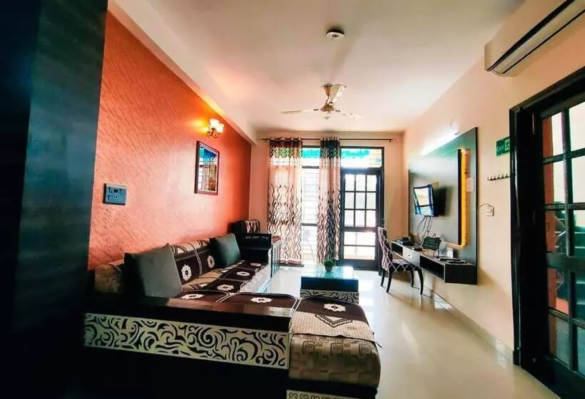 ベッドアンドブレックファースト Little Woods Family Stay On Manali Expressway