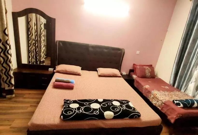 ベッドアンドブレックファースト Little Woods Family Stay On Manali Expressway