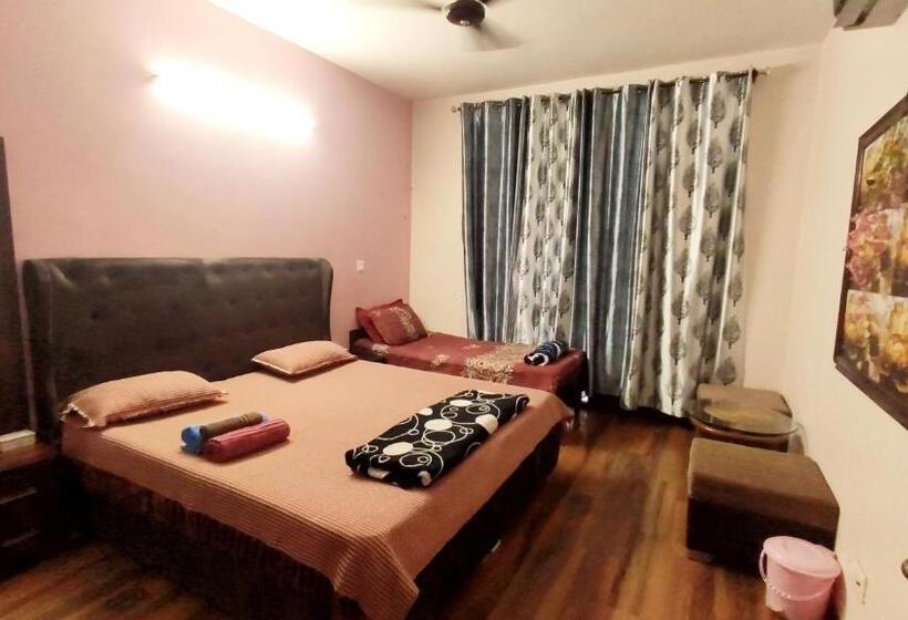 Nocleg ze śniadaniem Little Woods Family Stay On Manali Expressway