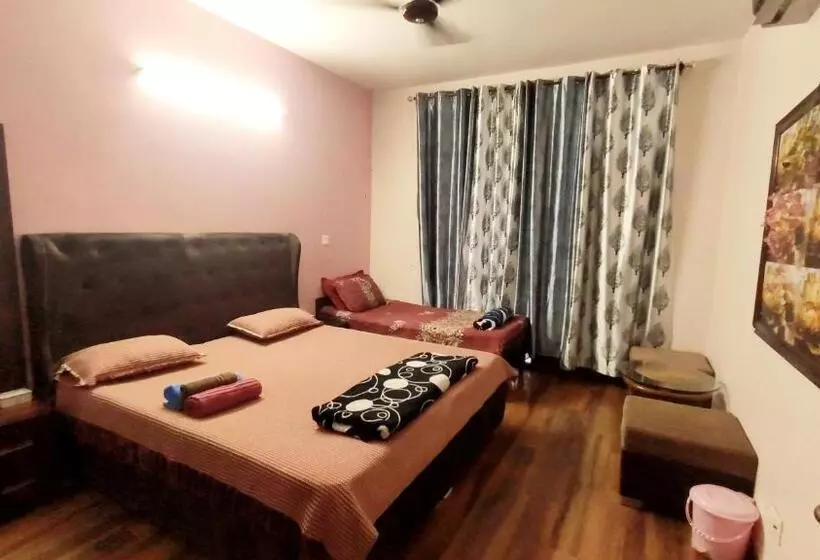 ベッドアンドブレックファースト Little Woods Family Stay On Manali Expressway
