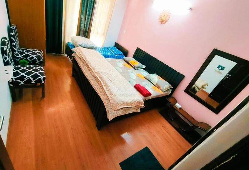 Nocleg ze śniadaniem Little Woods Family Stay On Manali Expressway