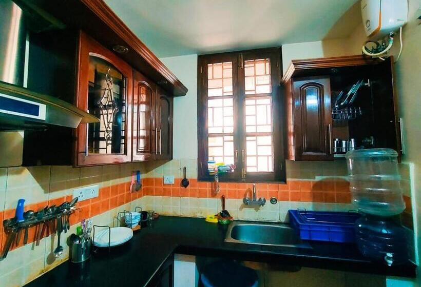 Nocleg ze śniadaniem Little Woods Family Stay On Manali Expressway