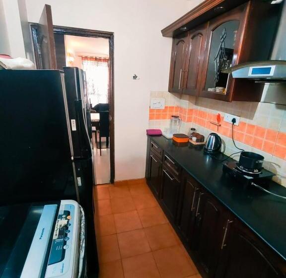 Nocleg ze śniadaniem Little Woods Family Stay On Manali Expressway