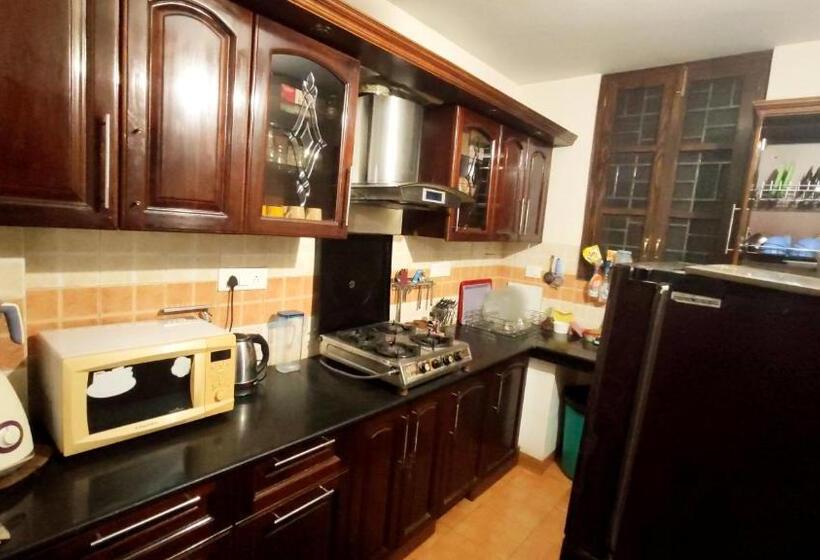 Nocleg ze śniadaniem Little Woods Family Stay On Manali Expressway