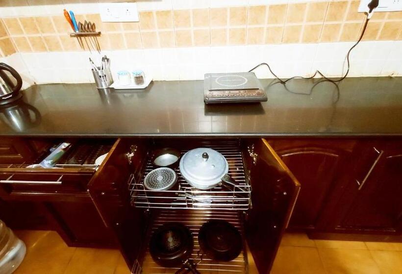 Nocleg ze śniadaniem Little Woods Family Stay On Manali Expressway