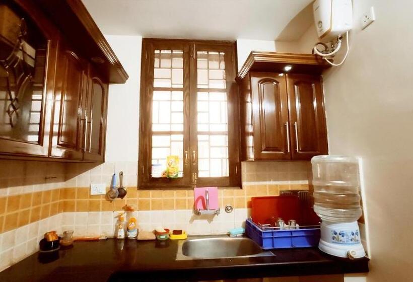 Nocleg ze śniadaniem Little Woods Family Stay On Manali Expressway