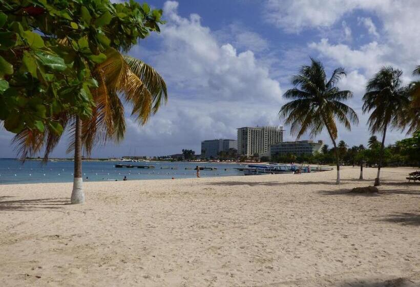 هتل Beach Studio 9