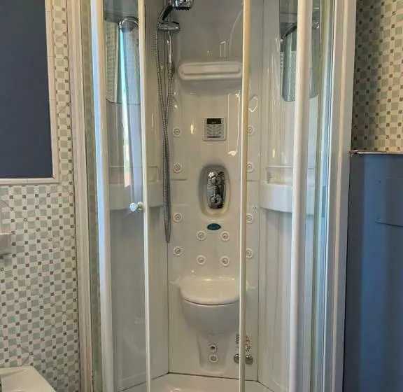 Majatalo Elegante Camera Matrimoniale Con Balcone A 500 Mt Dal Mare