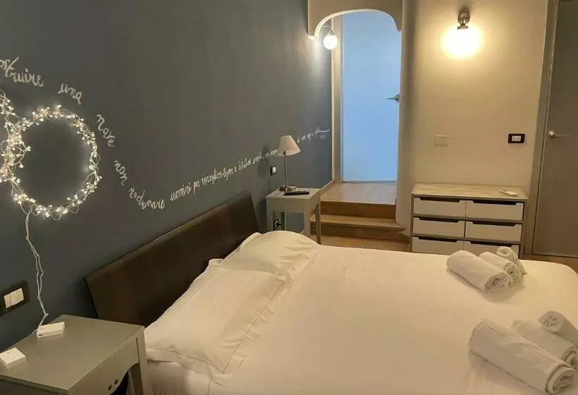 Majatalo Elegante Camera Matrimoniale Con Balcone A 500 Mt Dal Mare