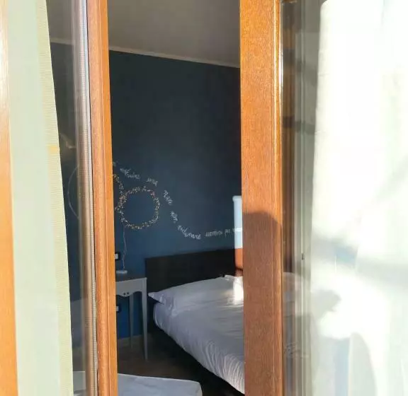 Majatalo Elegante Camera Matrimoniale Con Balcone A 500 Mt Dal Mare