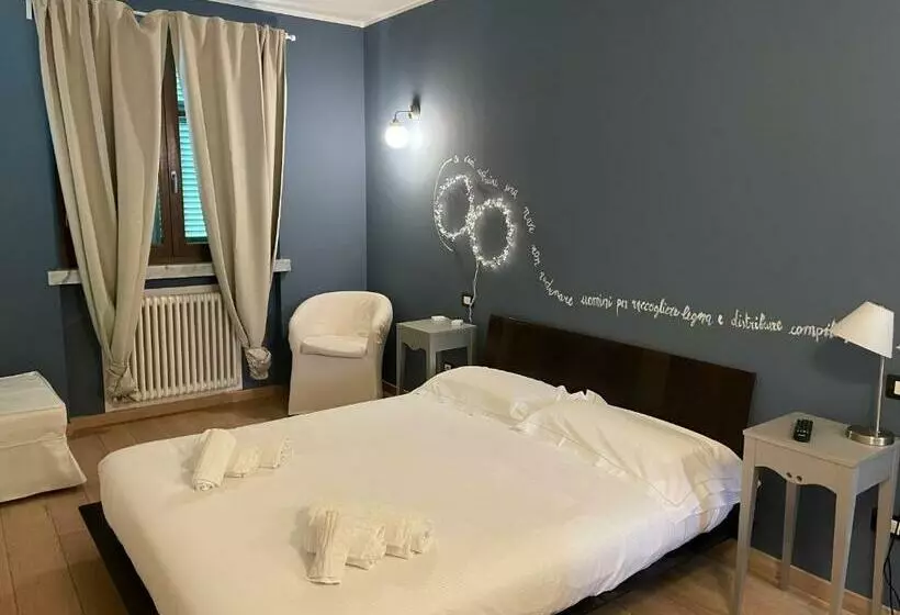 Majatalo Elegante Camera Matrimoniale Con Balcone A 500 Mt Dal Mare