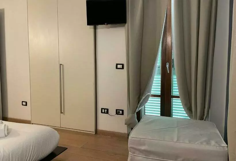 Majatalo Elegante Camera Matrimoniale Con Balcone A 500 Mt Dal Mare