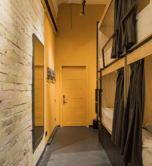 Globe Runner Hostel