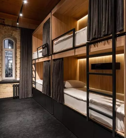 Globe Runner Hostel