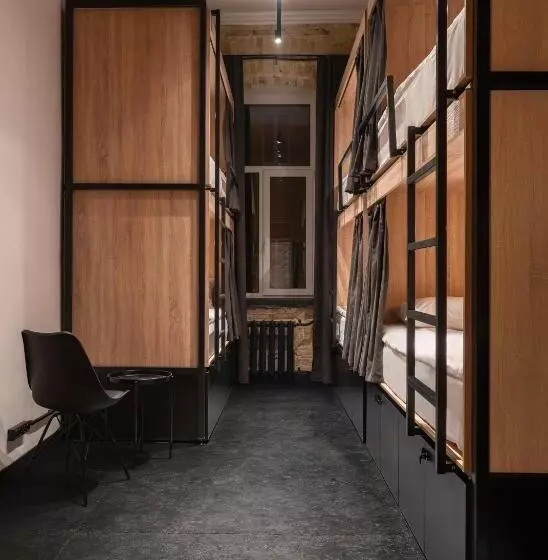Globe Runner Hostel