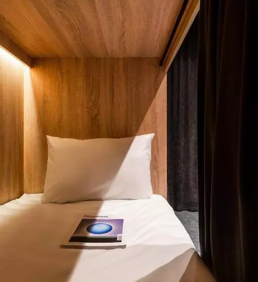 Globe Runner Hostel