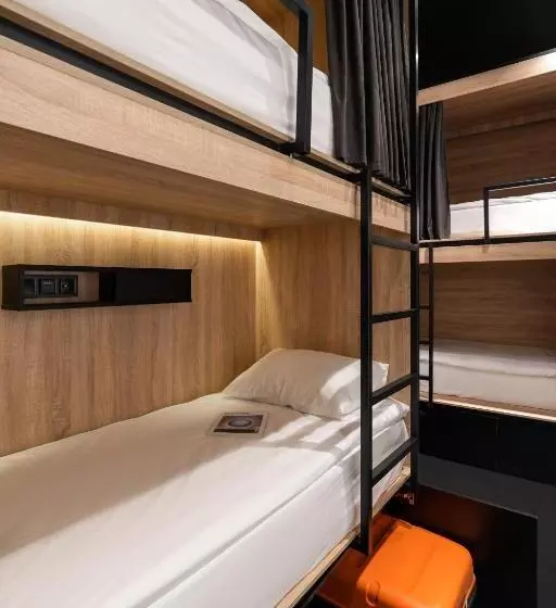 Globe Runner Hostel