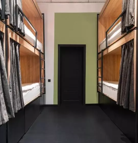 Globe Runner Hostel