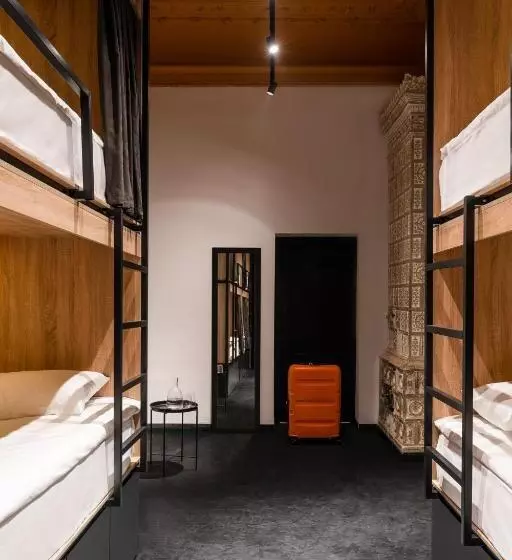 Globe Runner Hostel