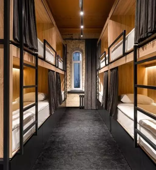 Globe Runner Hostel