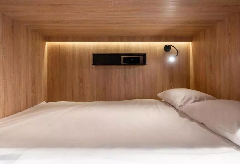 Globe Runner Hostel