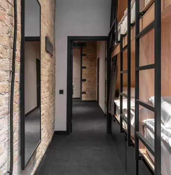 Globe Runner Hostel