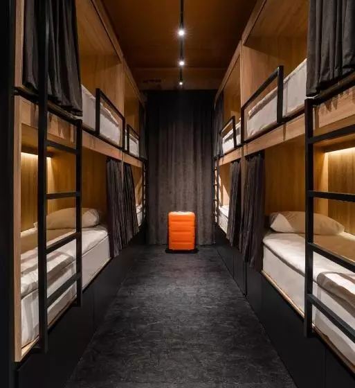 Globe Runner Hostel