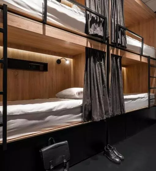 Globe Runner Hostel
