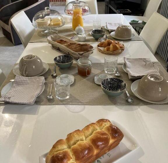 تختخواب و صبحانه La Maison De Triboulet Chambres Et Table D Hôtes  Amboise