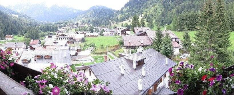 בית מלון כפרי Corona